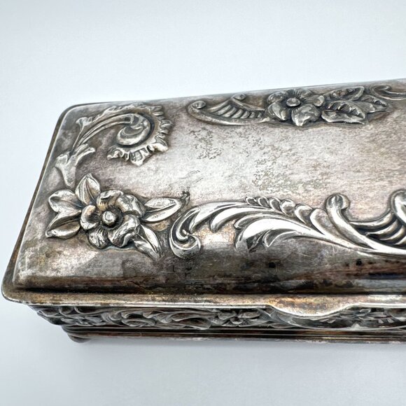Wilcox Silver Plate Gilt Trinket Box Rectangular Jewelry Floral Embossed Hinged - Picture 11 of 13